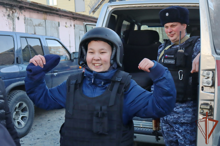 Экскурсии для детей в подразделения вневедомственной охраны Росгвадии провели на Дальнем Востоке 
