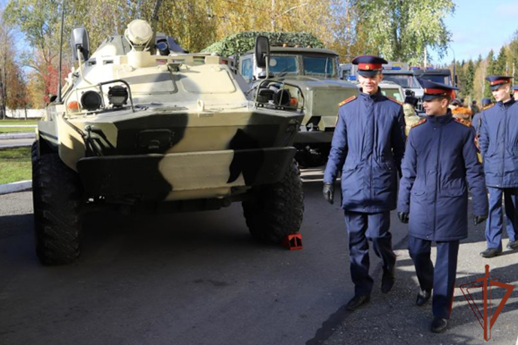 Кадеты Пермского президентского кадетского училища Росгвардии посетили с экскурсией военный институт ведомства