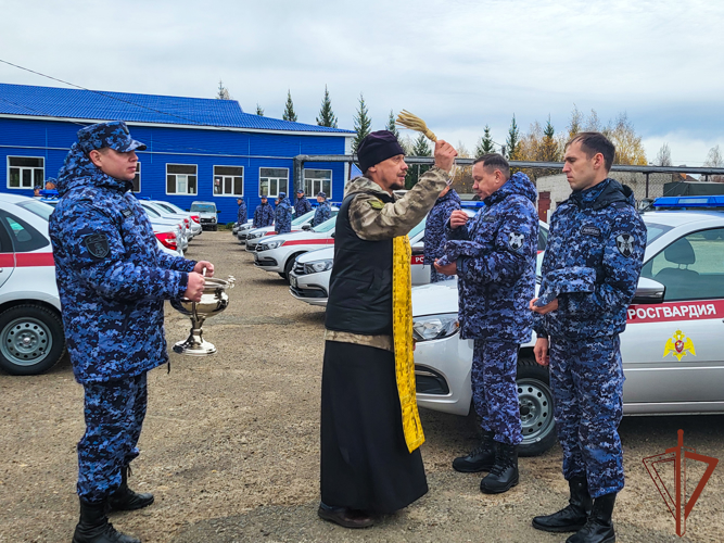 Передача ключей от новых служебных автомобилей сотрудникам вневедомственной охраны Росгвардии состоялась в Йошкар-Оле