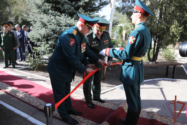 Памятник хирургу Валентину Войно-Ясенецкому открыли в госпитале Росгвардии в Ростовской области
