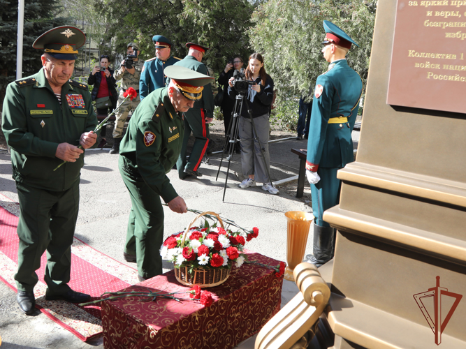 Памятник хирургу Валентину Войно-Ясенецкому открыли в госпитале Росгвардии в Ростовской области