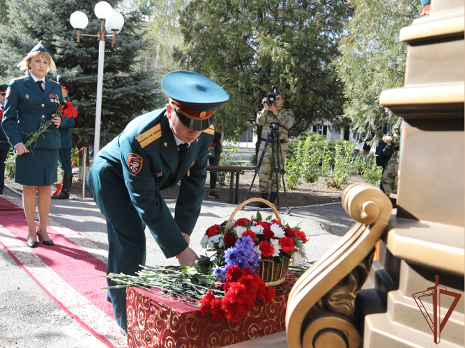 Памятник хирургу Валентину Войно-Ясенецкому открыли в госпитале Росгвардии в Ростовской области
