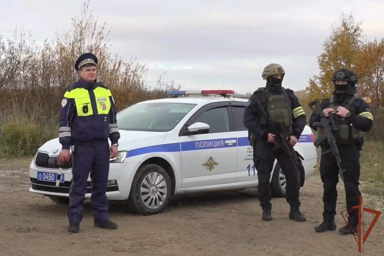 В Санкт-Петербурге ОМОН Росгвардии обеспечил проведение рейда по выявлению фактов незаконного пребывания мигрантов на территории России