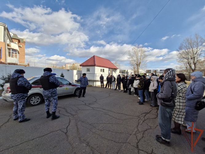 Военнослужащие и сотрудники Росгвардии на Дальнем Востоке провели профориентационные встречи с молодежью