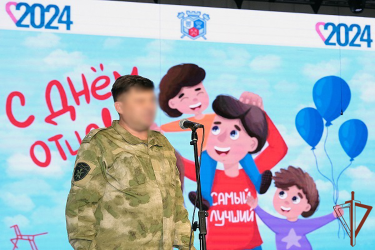 Многодетных отцов-росгвардейцев поздравили в Мелитополе
