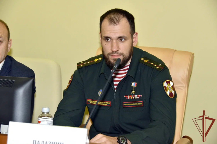 Офицер Росгвардии Герой России Никита Палазник принял участие в круглом столе «Служу Отечеству» в Пятигорске