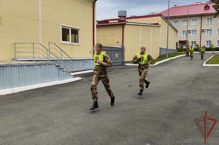Курсанты Новосибирского военного института Росгвардии проходят стажировку в отряде специального назначения «Кузбасс»