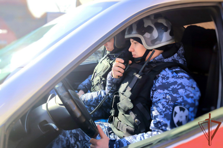 Росгвардейцы в Кемерове помогли потерявшейся пенсионерке вернуться домой