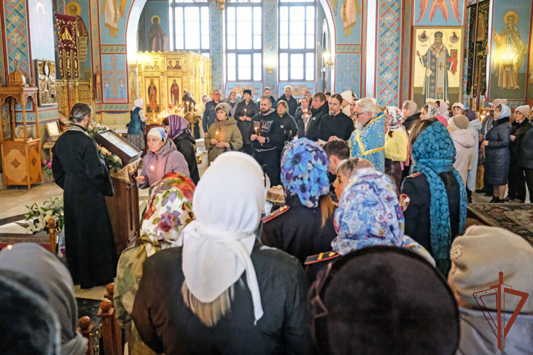 Росгвардейцы обеспечили безопасность верующих во время пребывания Казанской иконы Божией Матери в Абакане