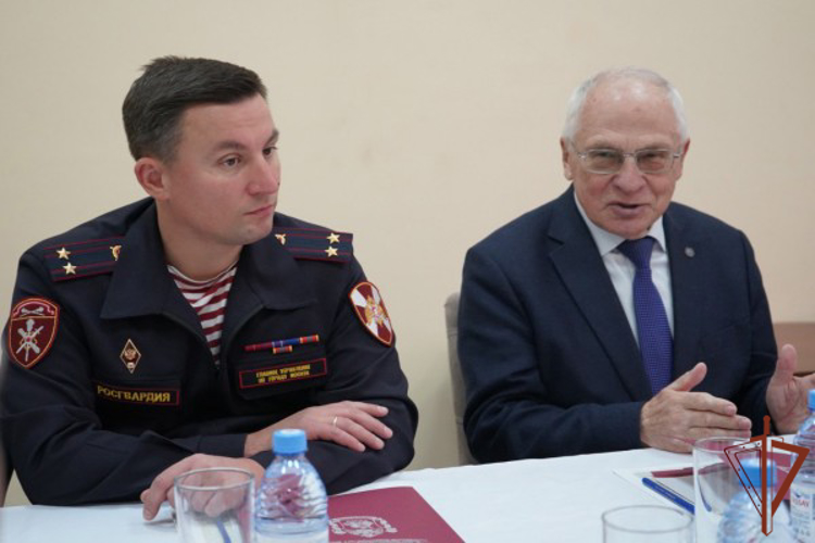 В столичном главке Росгвардии прошел круглый стол с участием председателя Совета ветеранов войск правопорядка