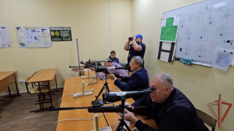 Сотрудники Росгвардии в регионах Сибири приняли участие в благотворительных мероприятиях ко Дню пожилого человека