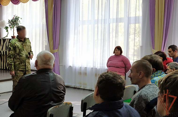 Росгвардейцы стали почетными гостями на творческом вечере ко Дню белых журавлей в Запорожской области 