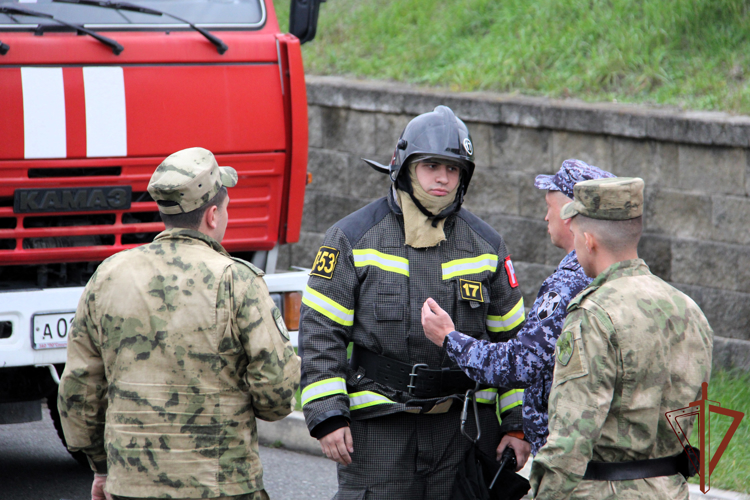 Межведомственное пожарно-тактическое занятие прошло во владикавказском соединении Росгвардии