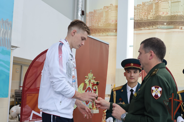 В Росгвардии определили лучших пловцов (видео)