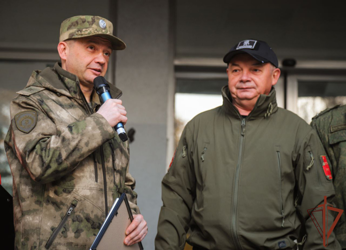 Курсанты Военной академии Росгвардии благоустроили парк Госпиталя для ветеранов 