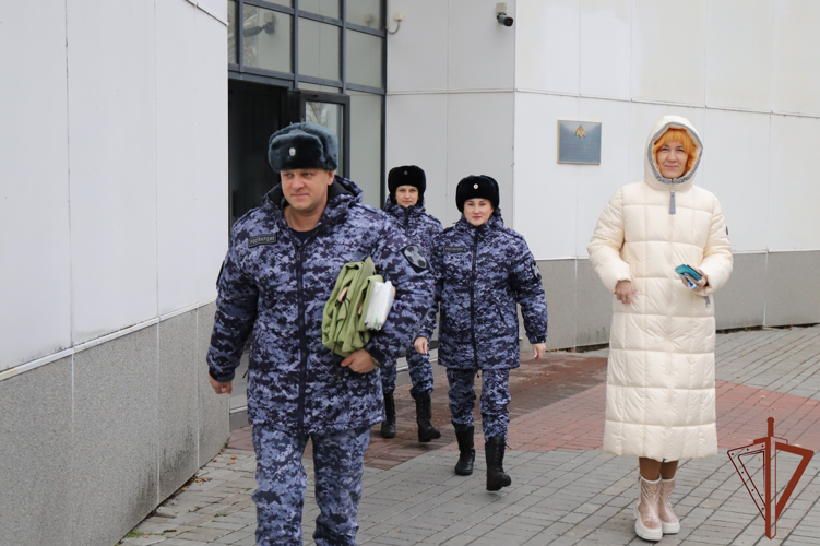 Росгвардия и МЧС провели тренировку по ликвидации условного пожара в Ханты-Мансийске