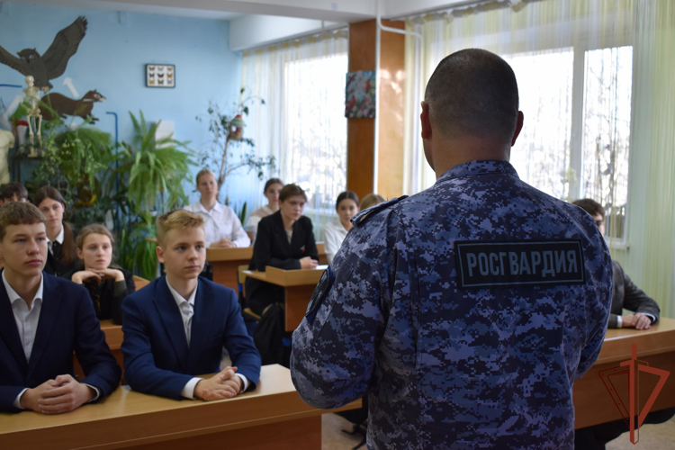 Росгвардейцы на Дальнем Востоке проводят познавательные мероприятия для детей 