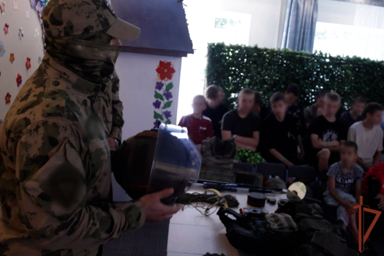 Росгвардейцы навестили воспитанников детского дома в Луганской Народной Республике (видео)