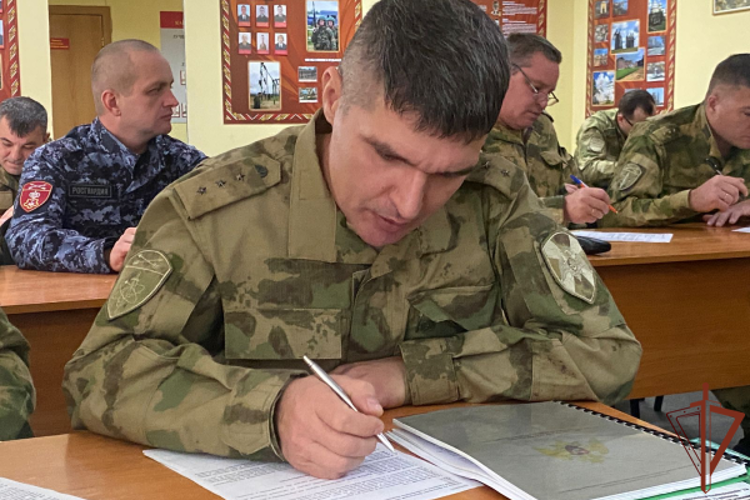 На базе центра подготовки личного состава Сибирского округа Росгвардии состоялся сбор со старшинами подразделений