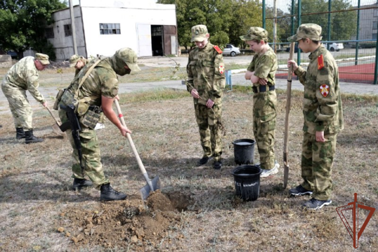 В Херсонской области росгвардейцы приняли участие во Всероссийском экологическом субботнике