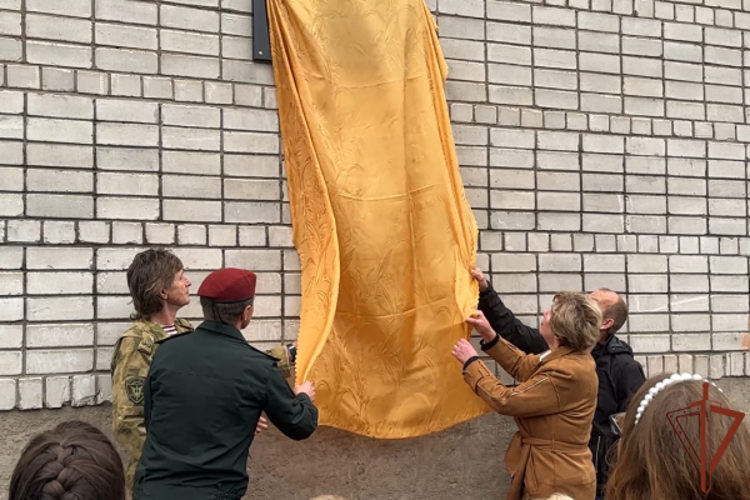 В Республике Карелия увековечили память погибшего солдата бригады оперативного назначения Росгвардии