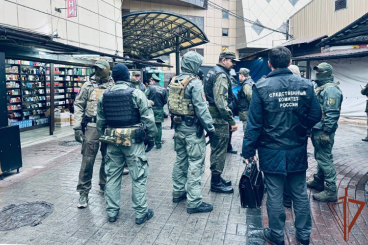 При содействии спецназа Росгвардии в Санкт-Петербурге проведен рейд по выявлению нарушений в сфере миграции (видео)