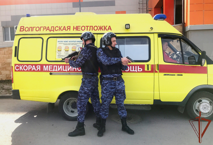 В Южном округе Росгвардии сотрудники вневедомственной охраны отметили профессиональный праздник 