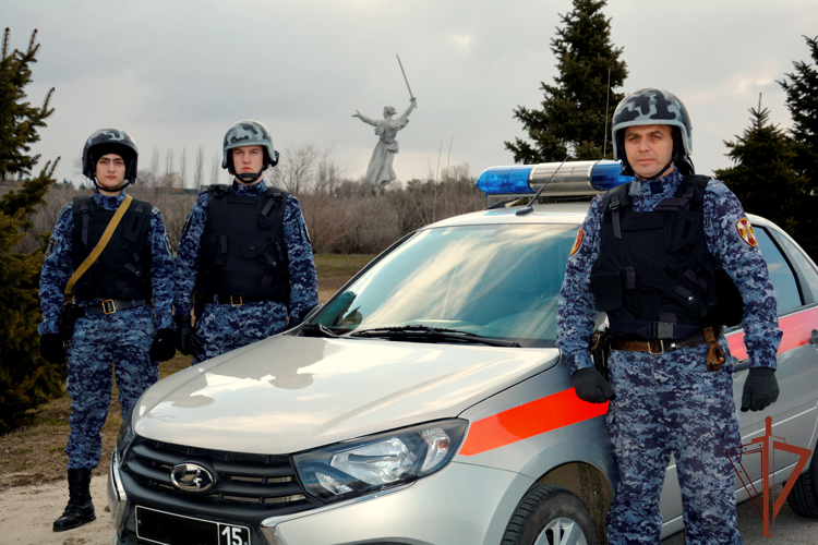 В Южном округе Росгвардии сотрудники вневедомственной охраны отметили профессиональный праздник 