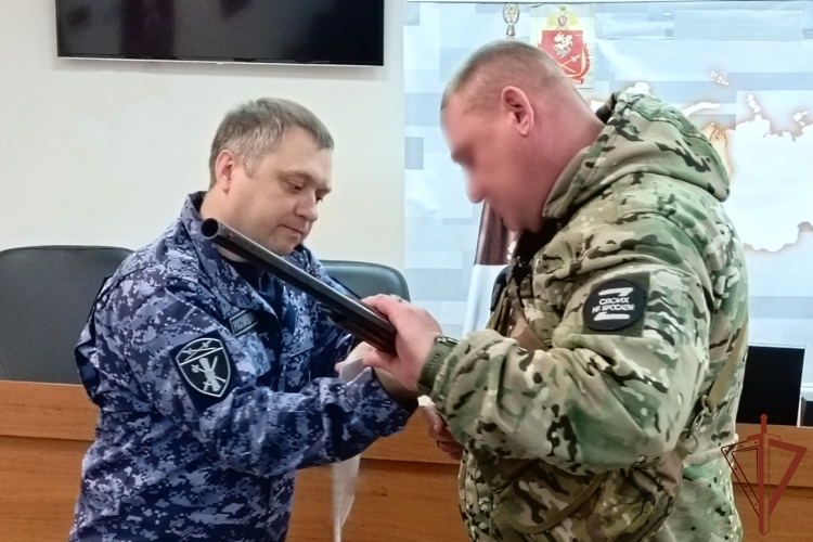 В Зауралье Росгвардия передала первую партию гражданского оружия для нужд СВО (видео)