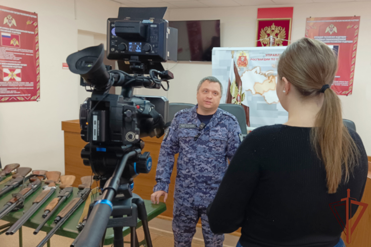 В Зауралье Росгвардия передала первую партию гражданского оружия для нужд СВО (видео)
