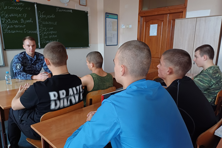 В регионах Сибири росгвардейцы провели патриотические мероприятия со школьниками 