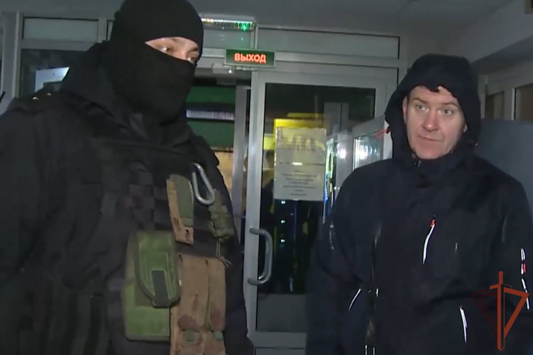 В Санкт-Петербурге ОМОН Росгвардии обеспечил проведение рейда по выявлению фактов нарушения миграционного законодательства (видео)