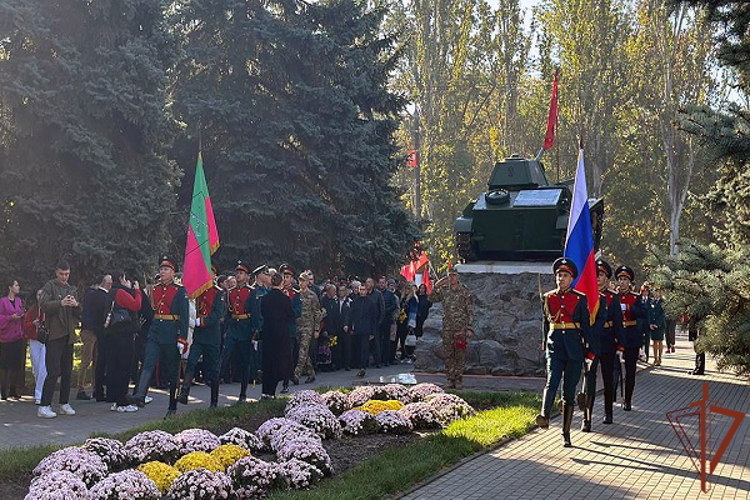 Представители теруправления Росгвардии приняли участие в памятных мероприятиях в Мелитополе (видео)