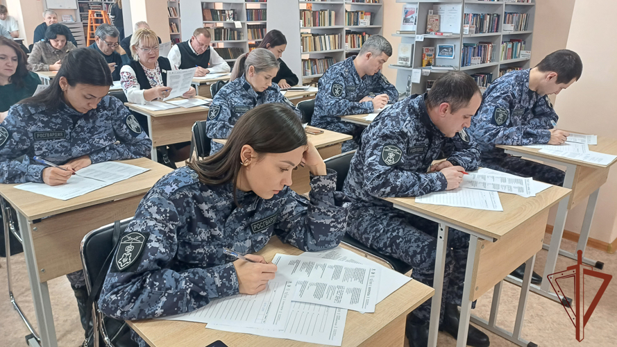   К написанию Большого этнографического диктанта присоединились росгвардейцы с Урала