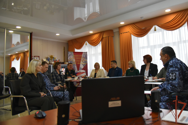 Директора школ Удмуртии обсудили вопросы сотрудничества с представителями военных вузов Росгвардии