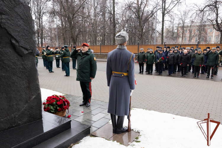 В Росгвардии прошли мероприятия, приуроченные к 255-летию со дня рождения основателя ведомства графа Е.Ф. Комаровского (видео)