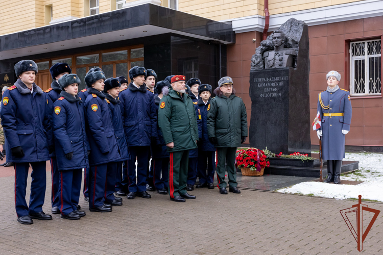 В Росгвардии прошли мероприятия, приуроченные к 255-летию со дня рождения основателя ведомства графа Е.Ф. Комаровского (видео)