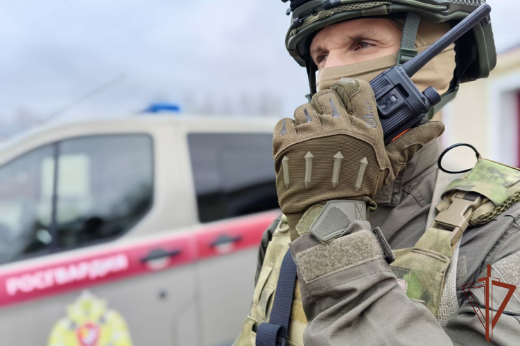 При содействии СОБР Росгвардии в Туле задержаны подозреваемые в организации незаконной миграции