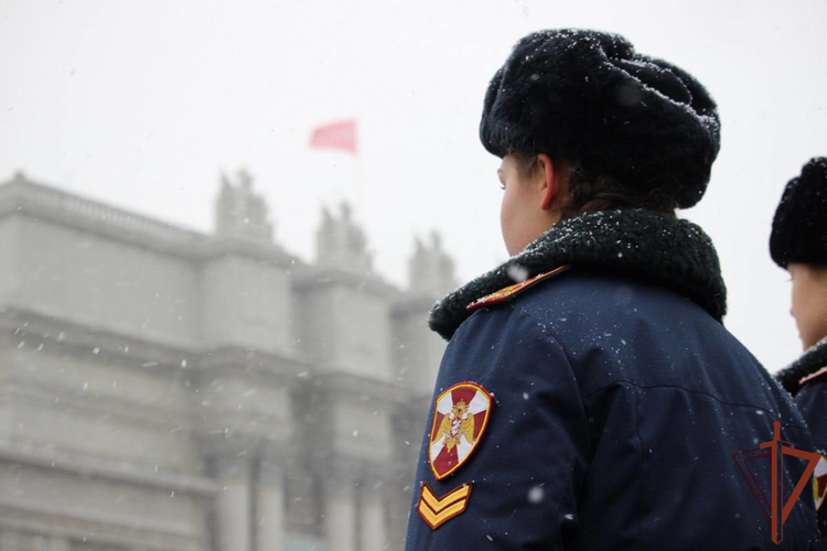 Девушки-кадеты Росгвардии приняли участие в Параде Памяти в Самаре (видео)