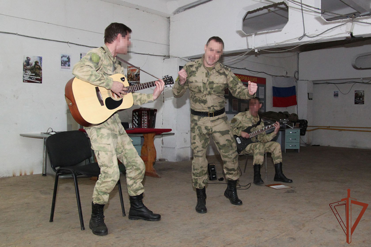Военные музыканты ансамбля песни и пляски Южного округа войск национальной гвардии выступили в зоне СВО
