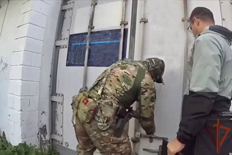 При содействии Росгвардии на Камчатке пресечена незаконная торговля рыбной продукцией
