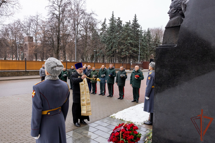В Росгвардии прошли мероприятия, приуроченные к 255-летию со дня рождения основателя ведомства графа Е.Ф. Комаровского (видео)