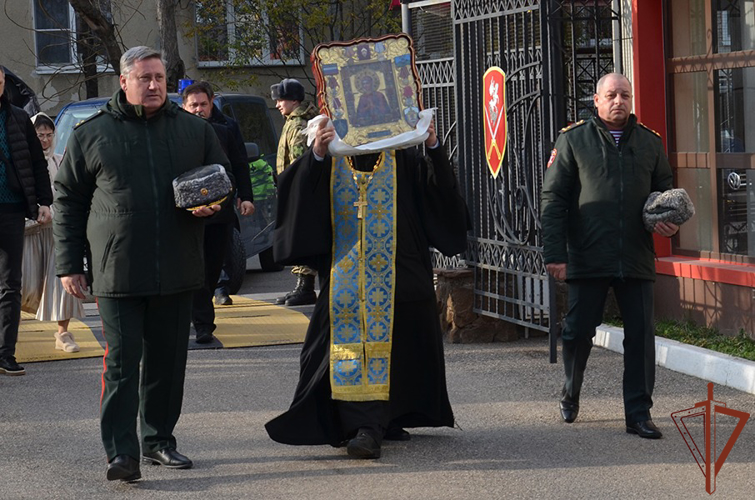 В Северо-Кавказском ордена Жукова округе Росгвардии встретили икону Божией Матери (видео)