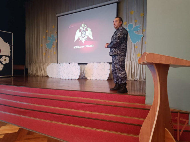 Профориентационные и патриотические мероприятия провели росгвардейцы на Урале