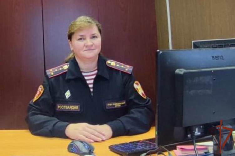 В Ленинградской области сотрудница Росгвардии нашла и вернула хозяевам пса, потерявшегося тремя месяцами ранее (видео)