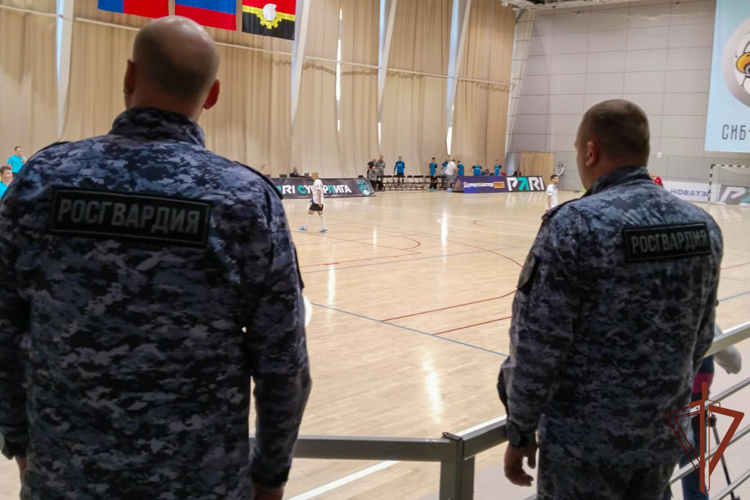 Сотрудники Росгвардии обеспечили безопасность первого этапа Кубка России по мини-футболу в Кузбассе