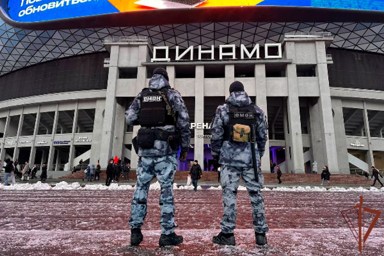 Сотрудники Росгвардии обеспечили правопорядок на хоккейном матче в Москве 