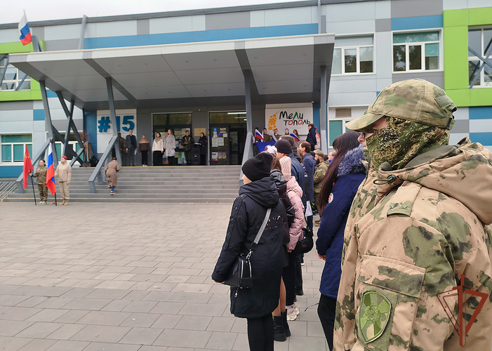 Аллею памяти погибшего офицера Росгвардии открыли в Мелитополе