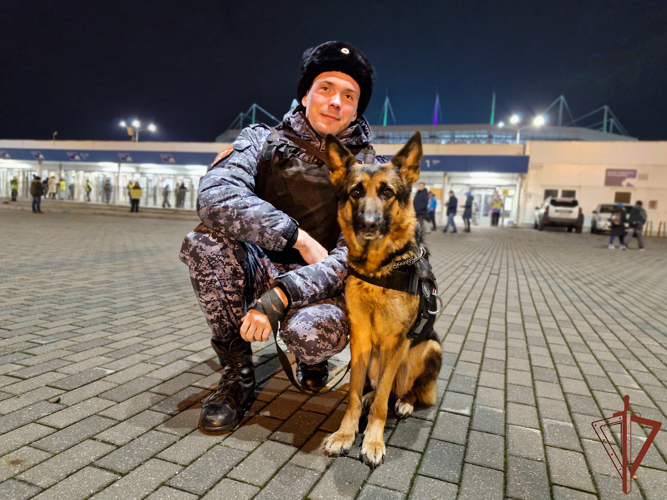 Безопасность футбольного матча Первой лиги обеспечили в Калининграде сотрудники  Росгвардии 