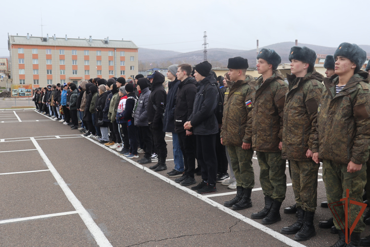 В Сибирском округе Росгвардии проходят мероприятия, приуроченные ко Всероссийскому дню призывника